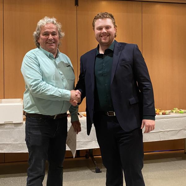 VIU student receiving a fish and aqua award