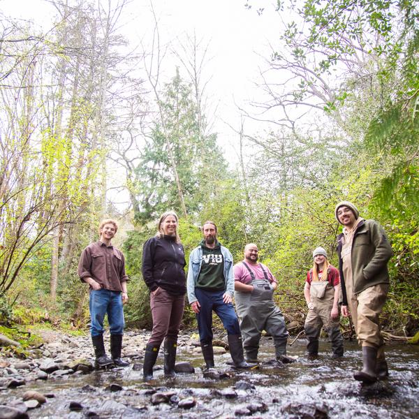 Fish and aqua students in the field