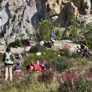 Yukon 2023 students doing geology