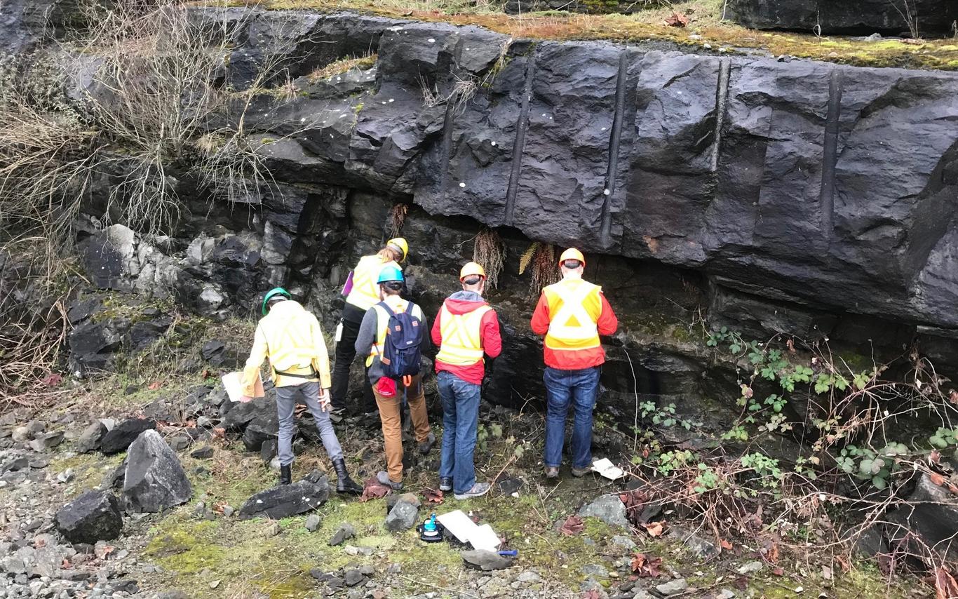 Student mapping an unconformable contact at Malaspina cut near VIU